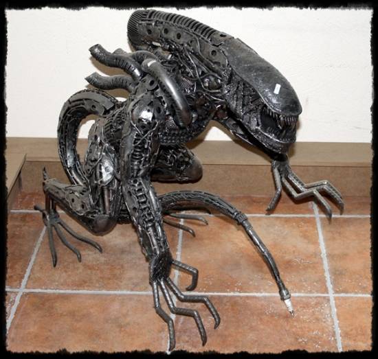 ALIEN SKULPTUR STATUE UNIKAT HANDARBEIT METALL FIGUR